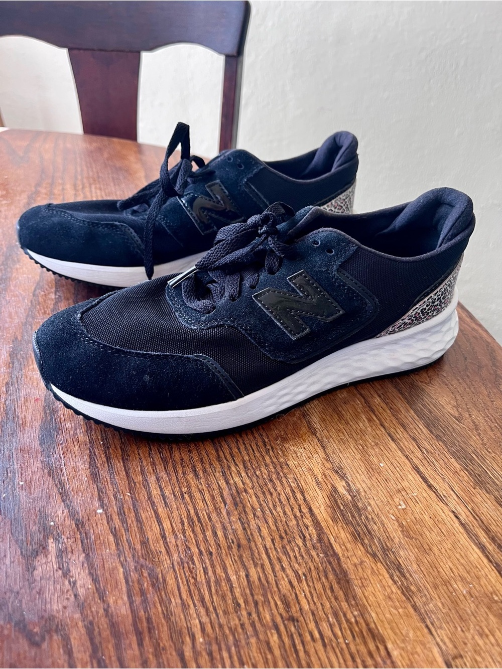 New Balance Wmns 9.5 Black and White Fresh Foam Technology